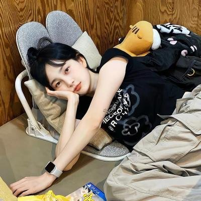 苟在深山，女儿把我吹成神